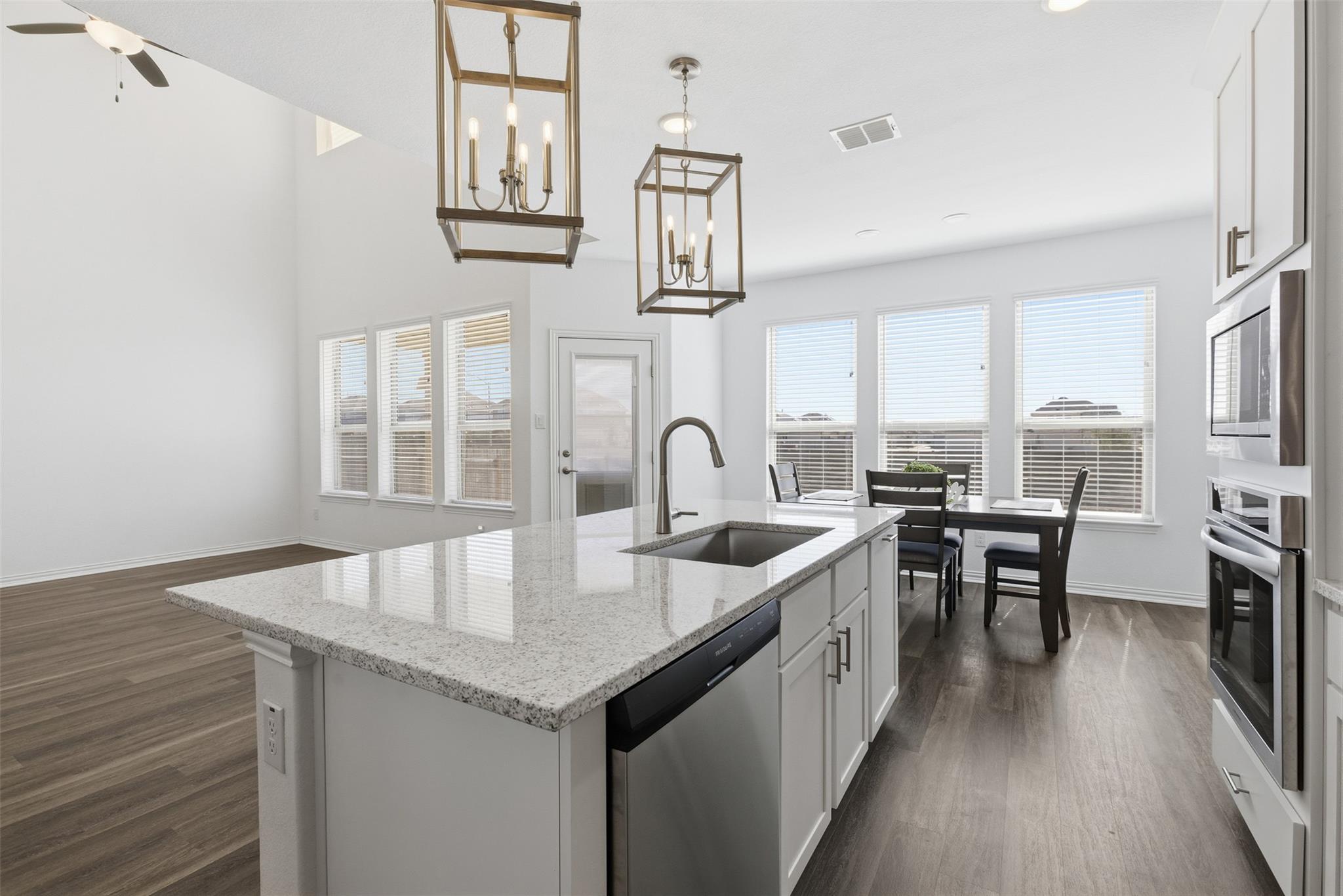 316 Clearlake Dr, Hutto, TX 78634