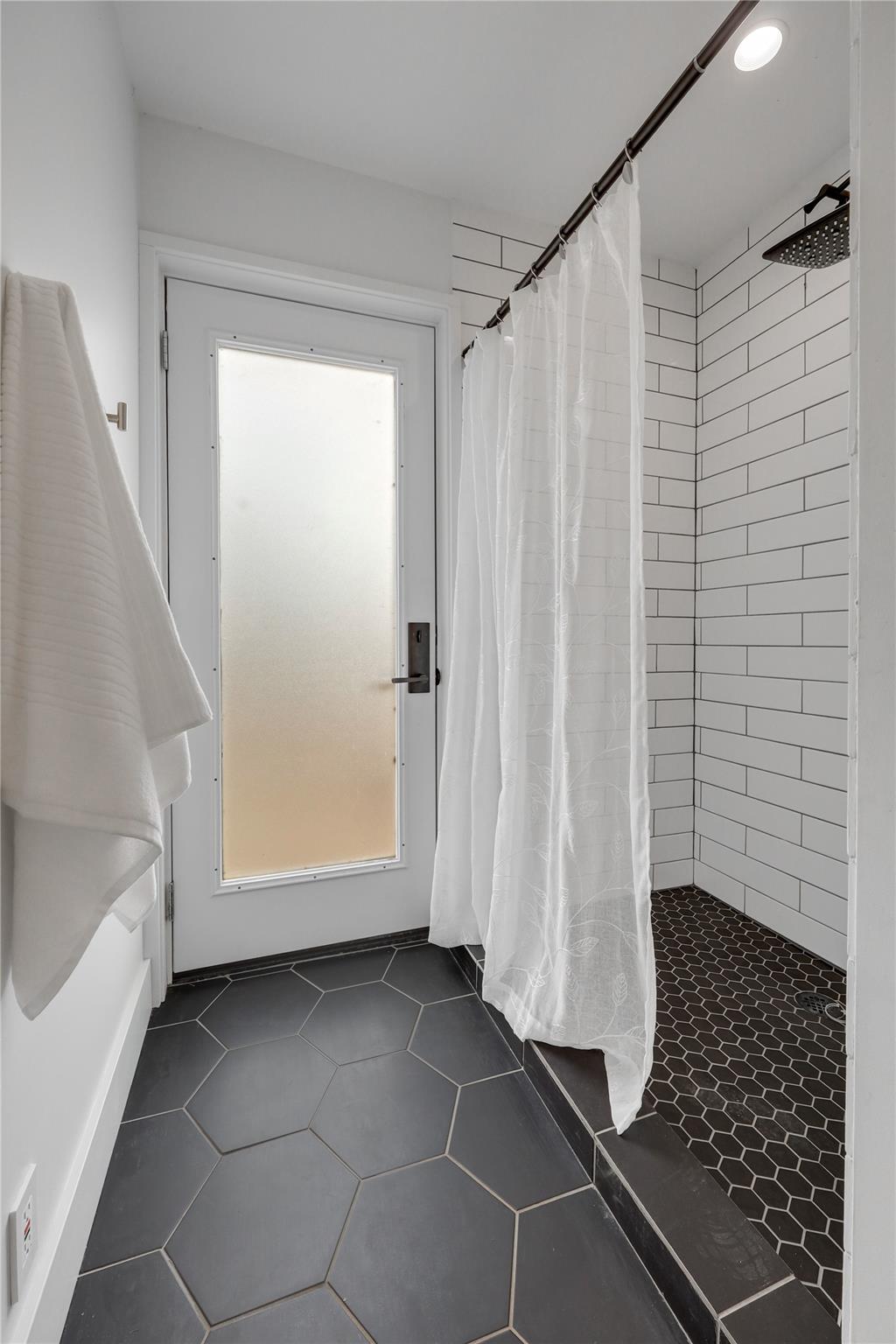 18205 Ridge Rd, Lago Vista, TX 78645