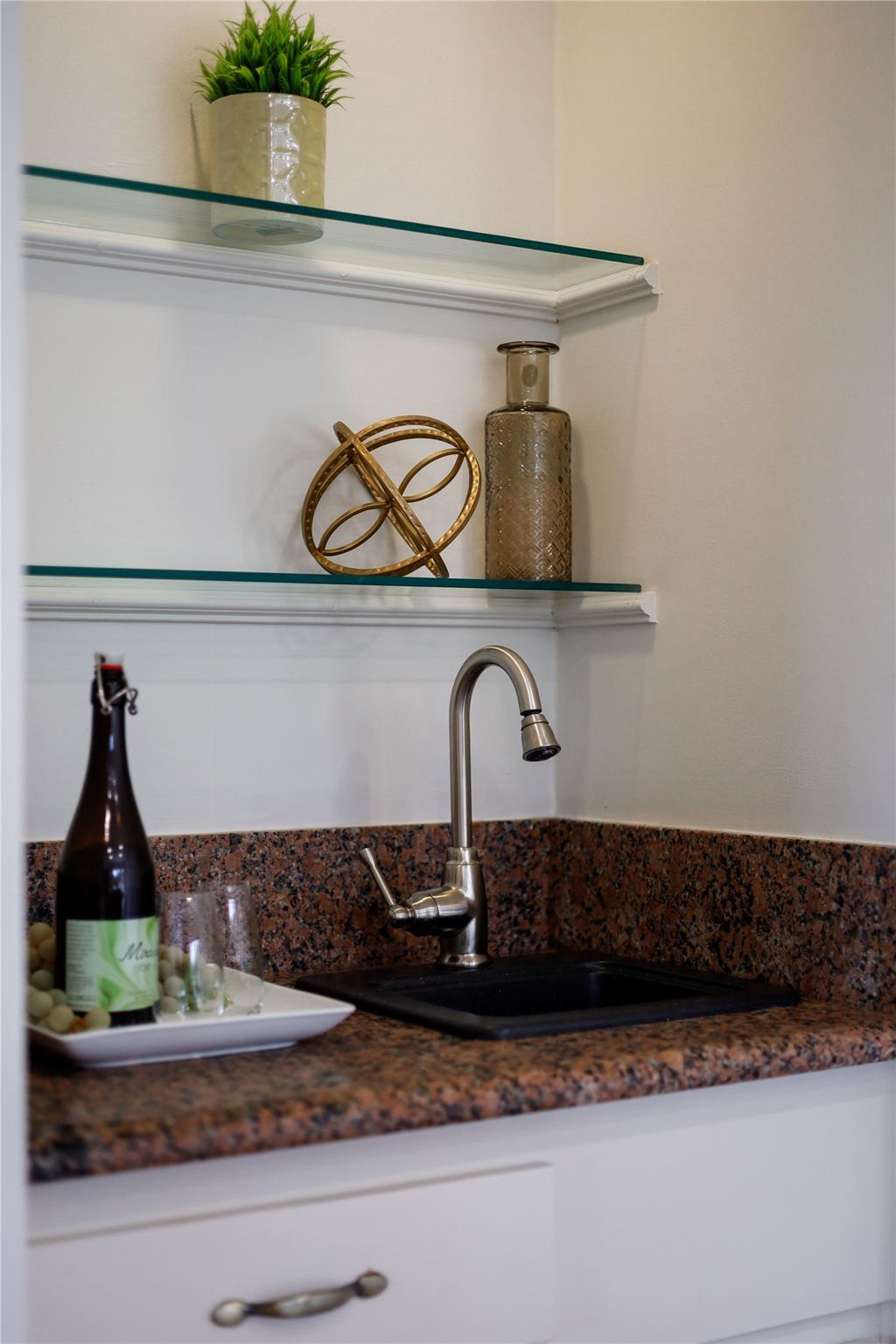 18205 Ridge Rd, Lago Vista, TX 78645