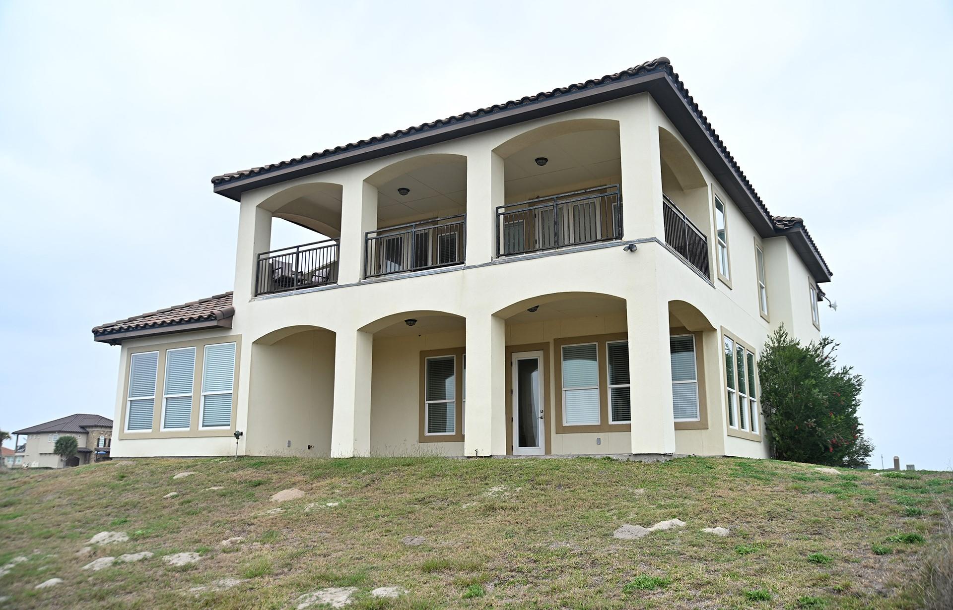 591 E Burgundy St, Port O'Connor, TX 77982