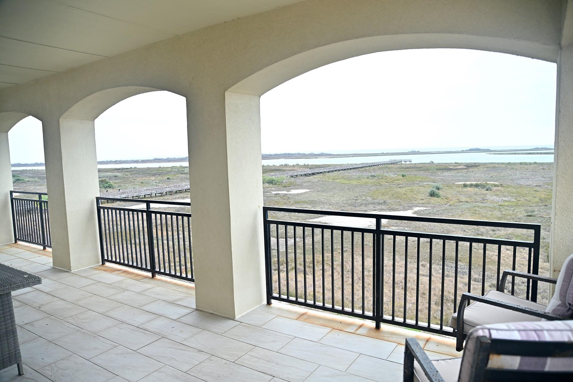 591 E Burgundy St, Port O'Connor, TX 77982