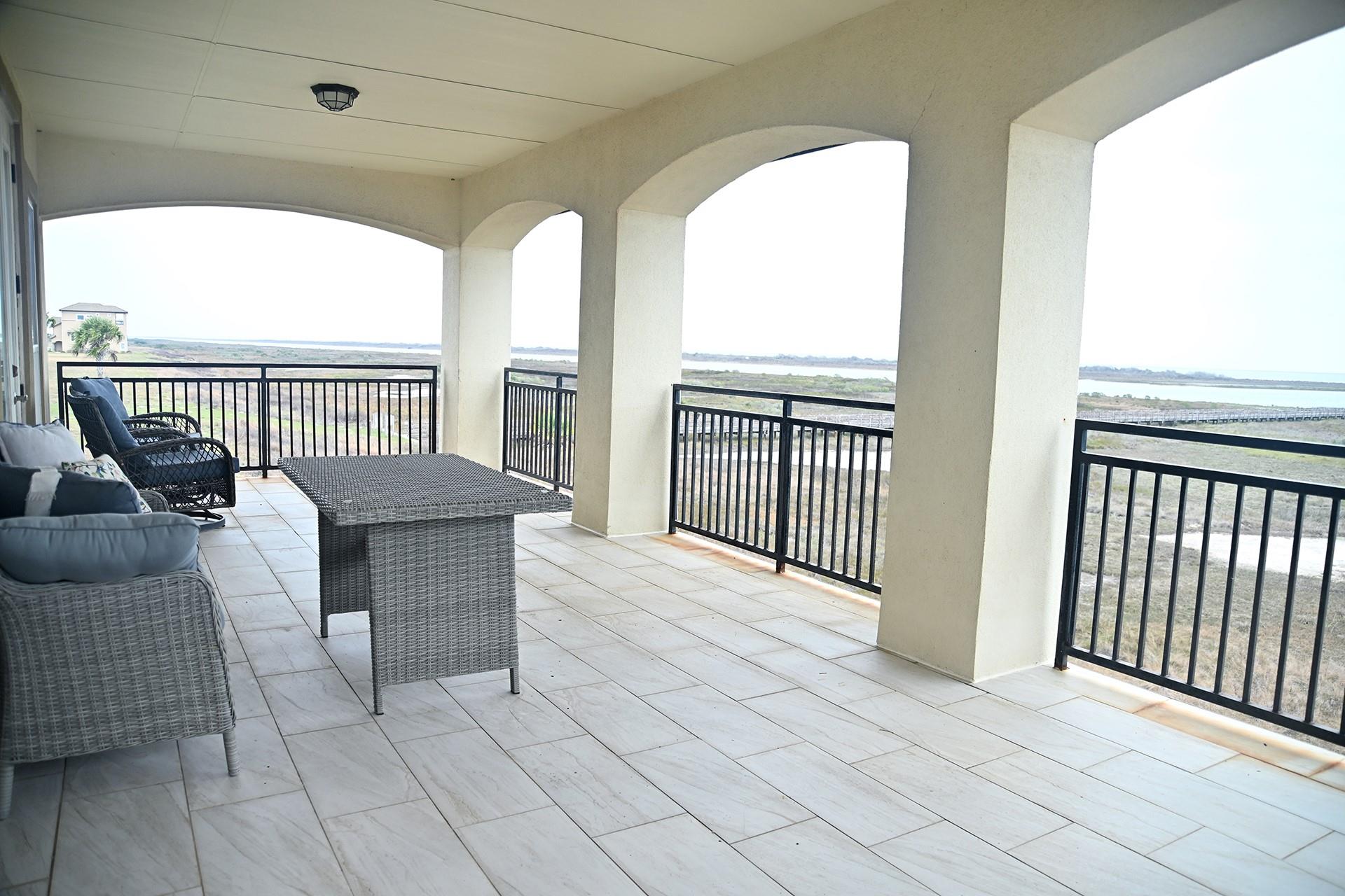 591 E Burgundy St, Port O'Connor, TX 77982