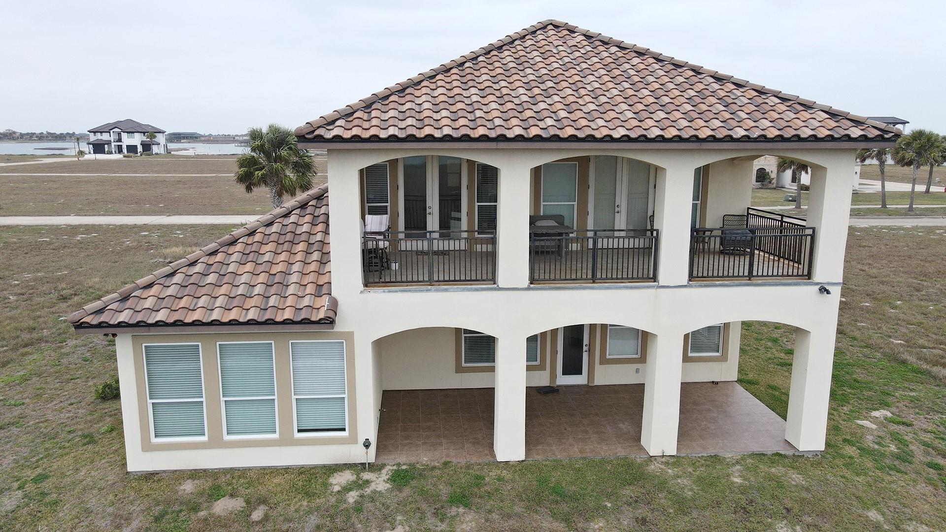 591 E Burgundy St, Port O'Connor, TX 77982