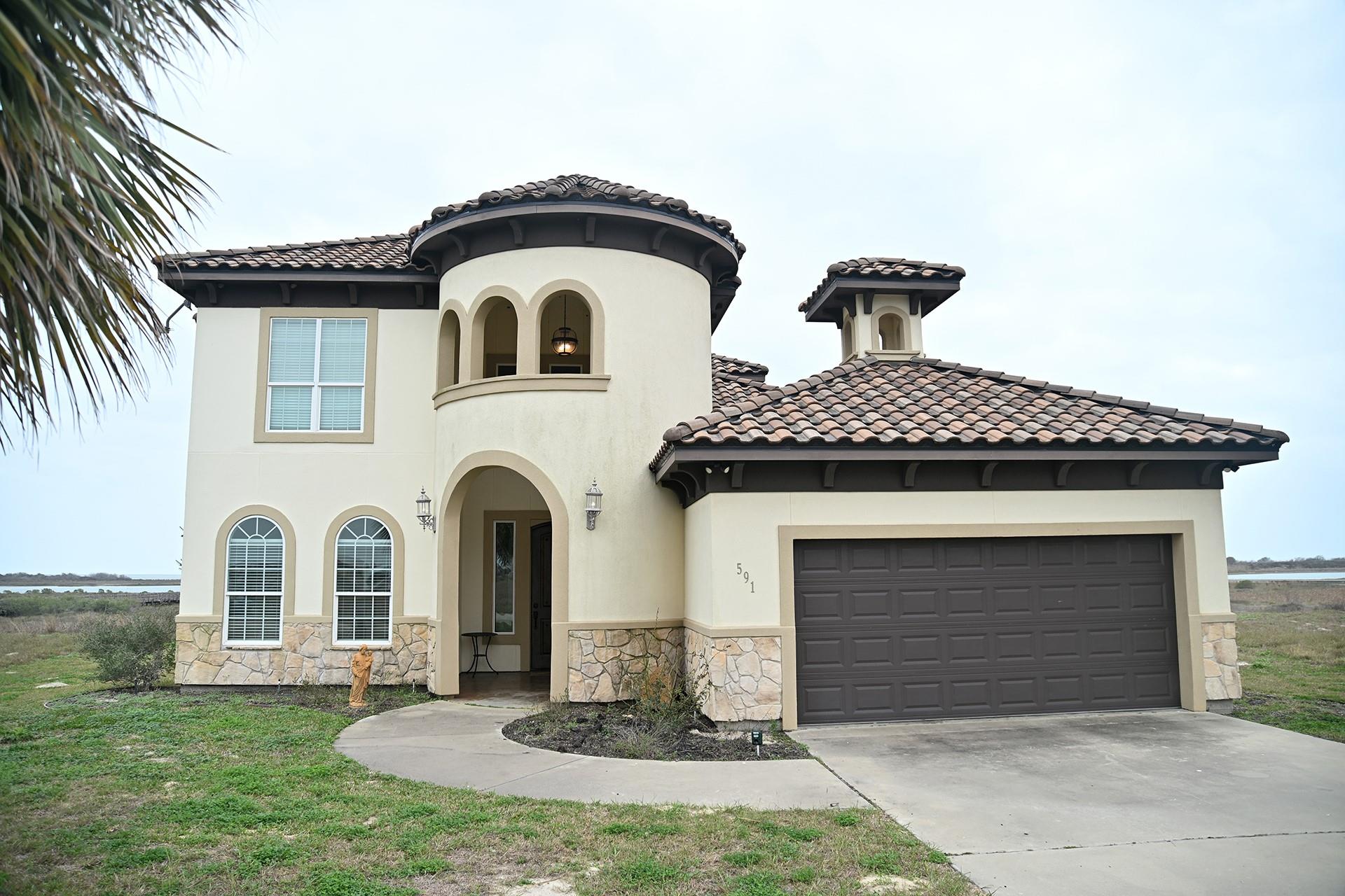 591 E Burgundy St, Port O'Connor, TX 77982