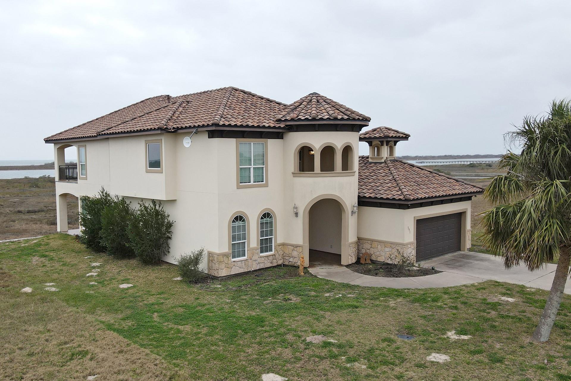 591 E Burgundy St, Port O'Connor, TX 77982