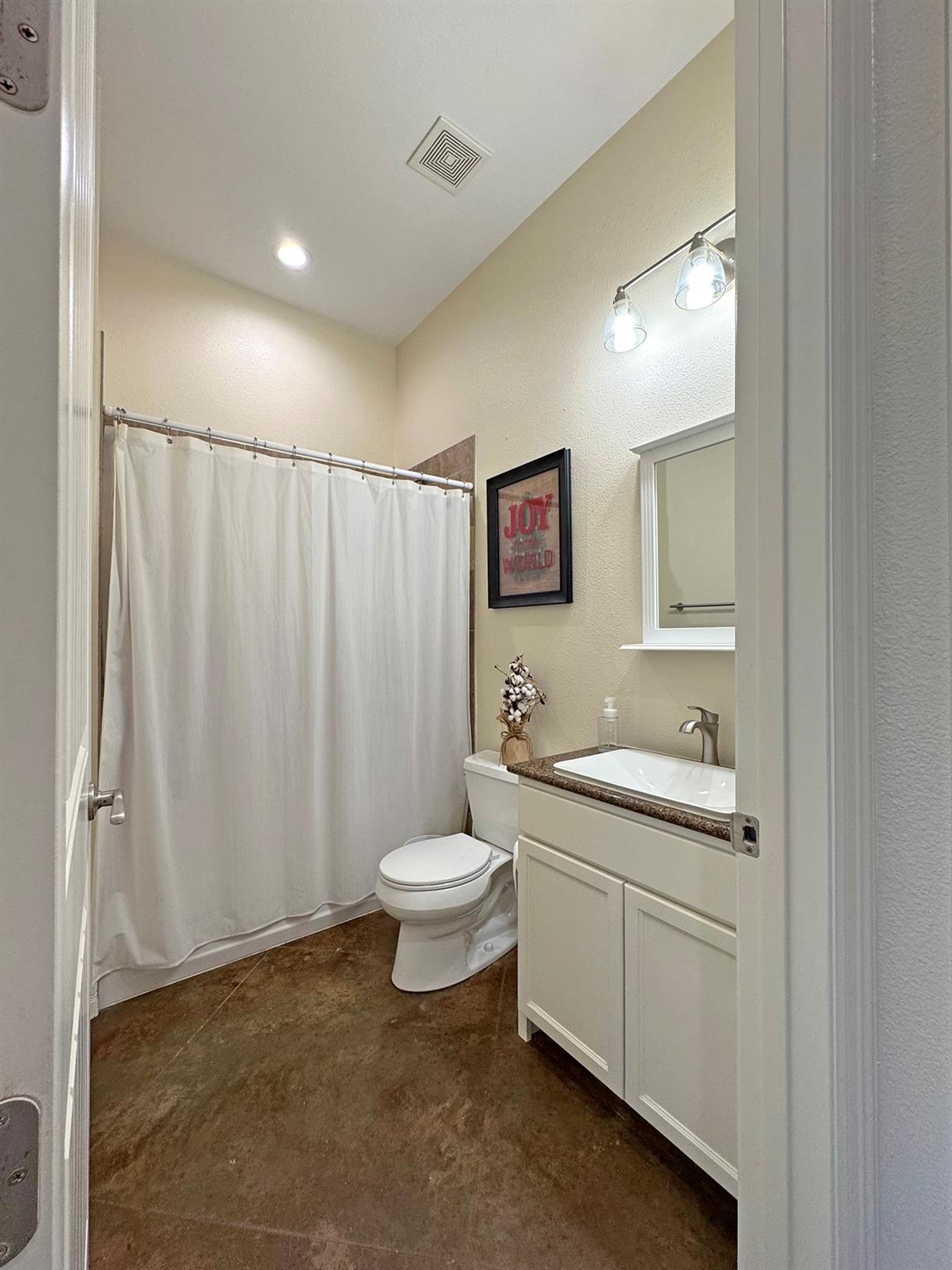 591 E Burgundy St, Port O'Connor, TX 77982