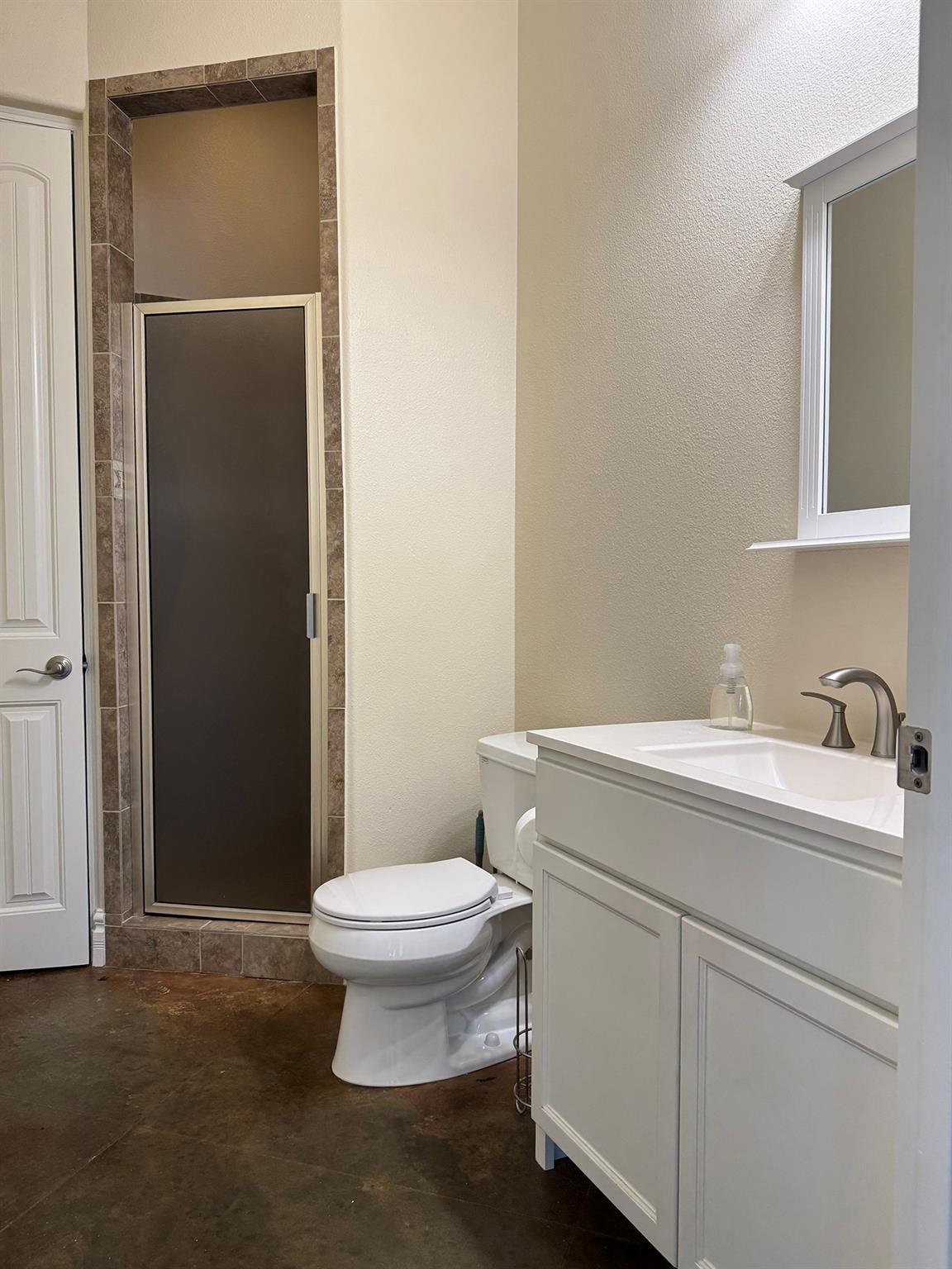 591 E Burgundy St, Port O'Connor, TX 77982