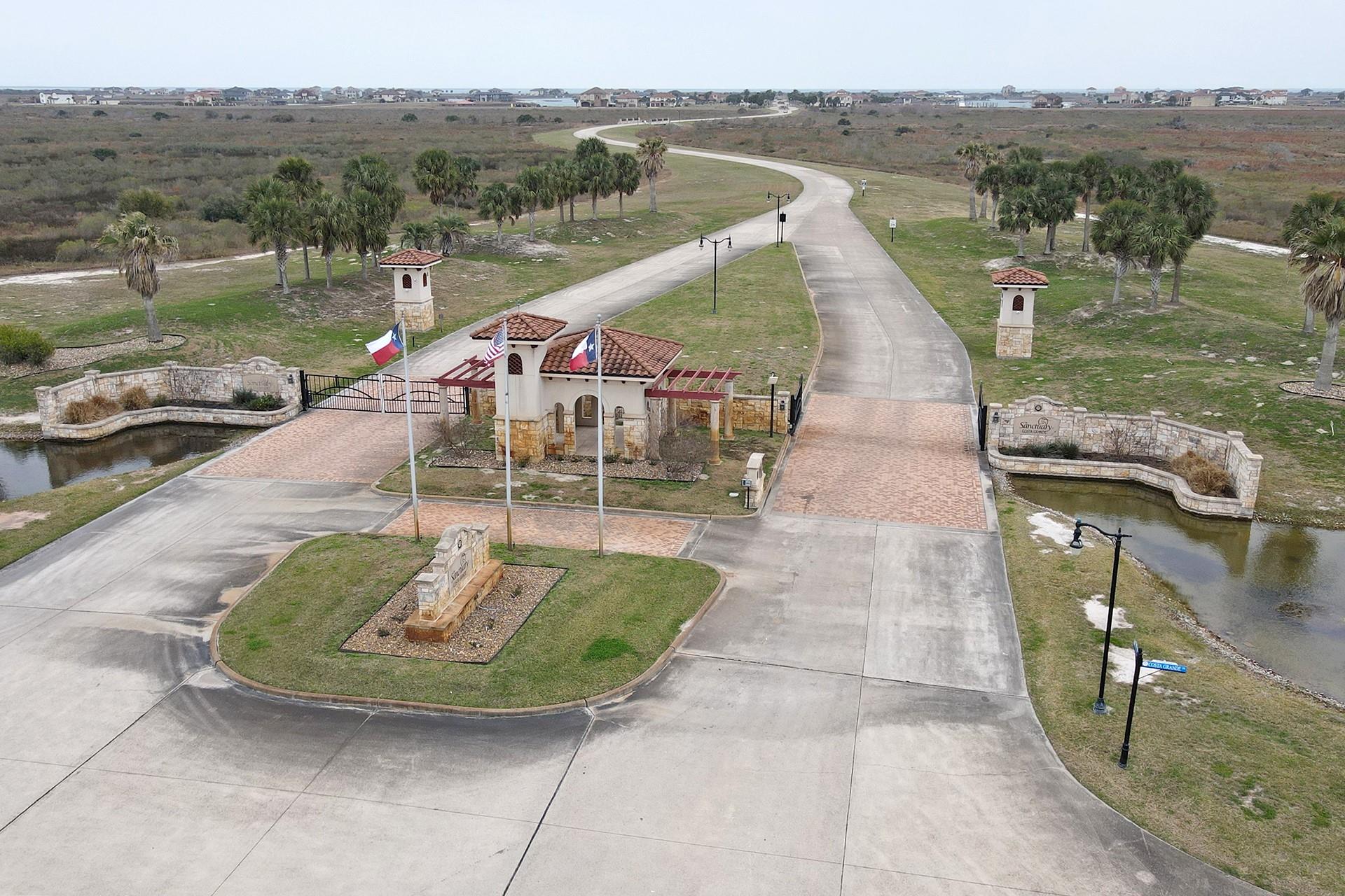 591 E Burgundy St, Port O'Connor, TX 77982