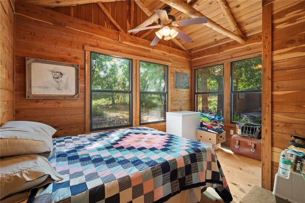 1043 Lewis Ln, Dale, TX 78616