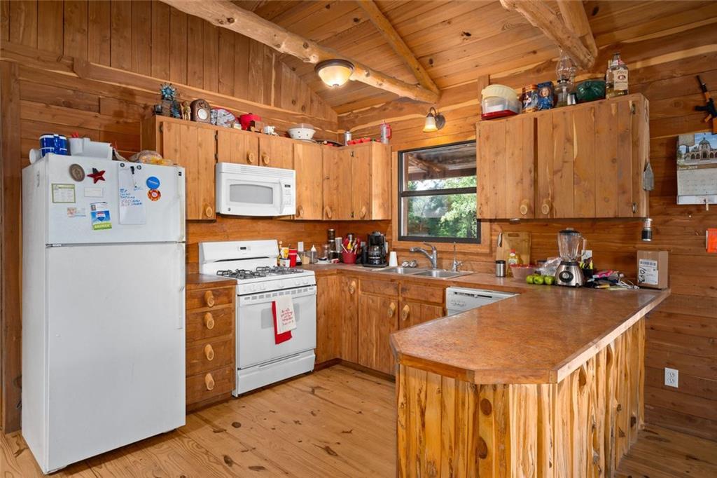 1043 Lewis Ln, Dale, TX 78616