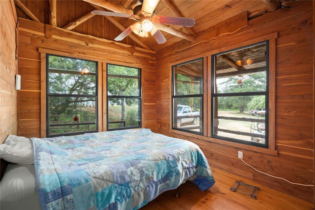 1043 Lewis Ln, Dale, TX 78616