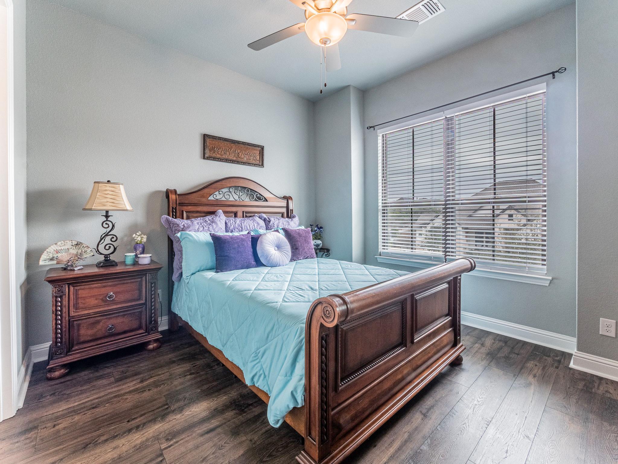 112 HOLLYTREE Ct, Georgetown, TX 78628