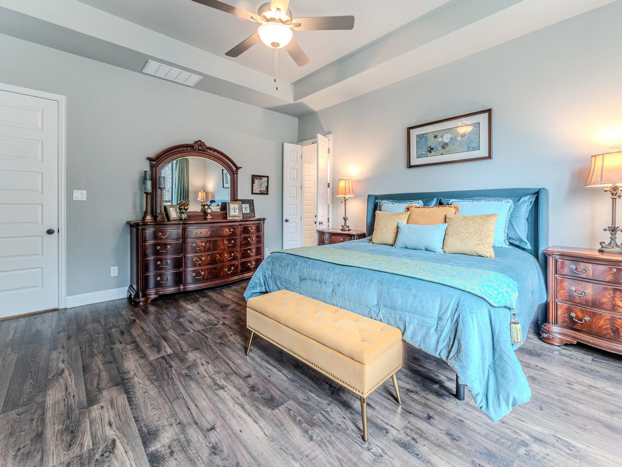 112 HOLLYTREE Ct, Georgetown, TX 78628