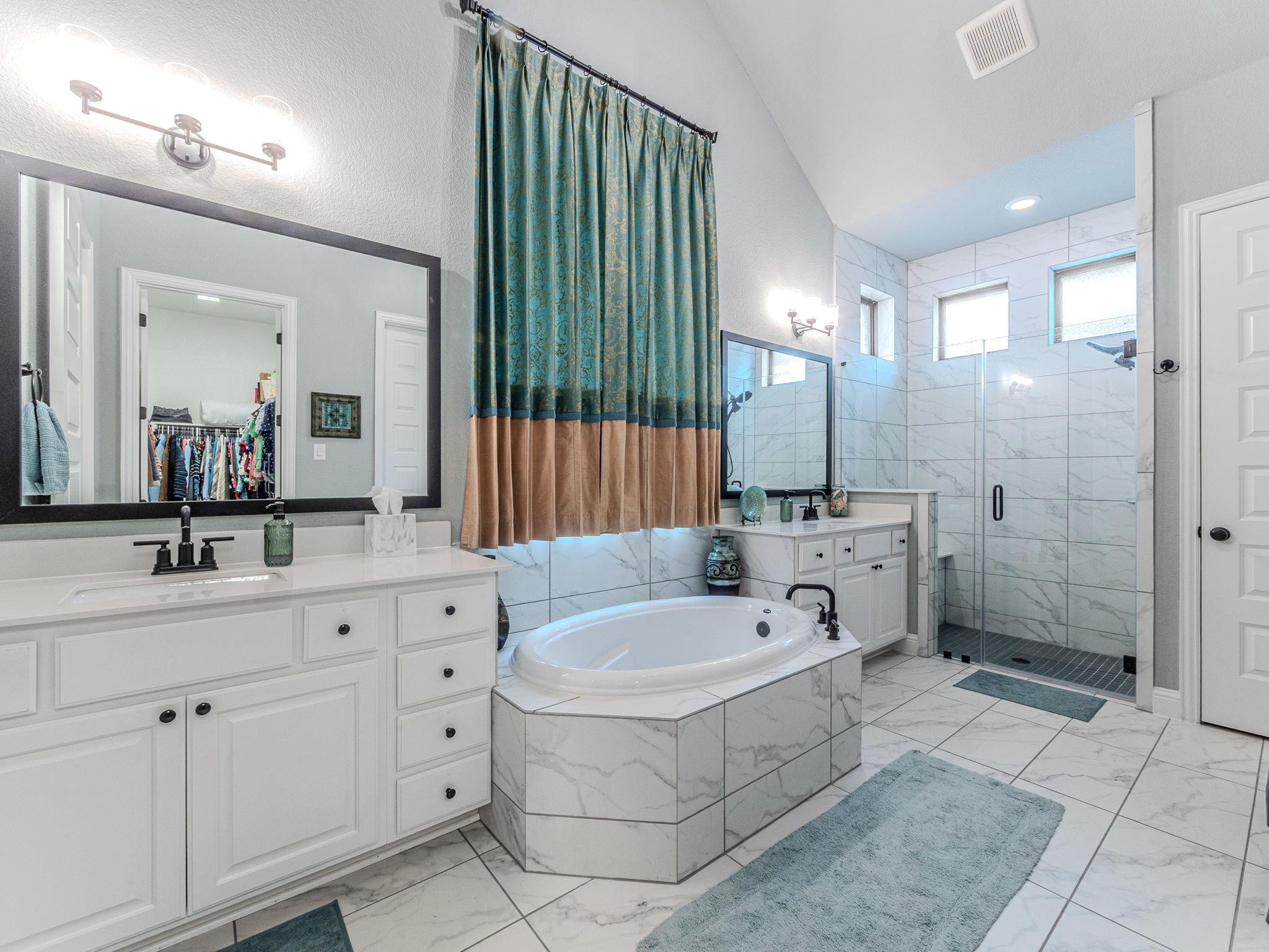 112 HOLLYTREE Ct, Georgetown, TX 78628