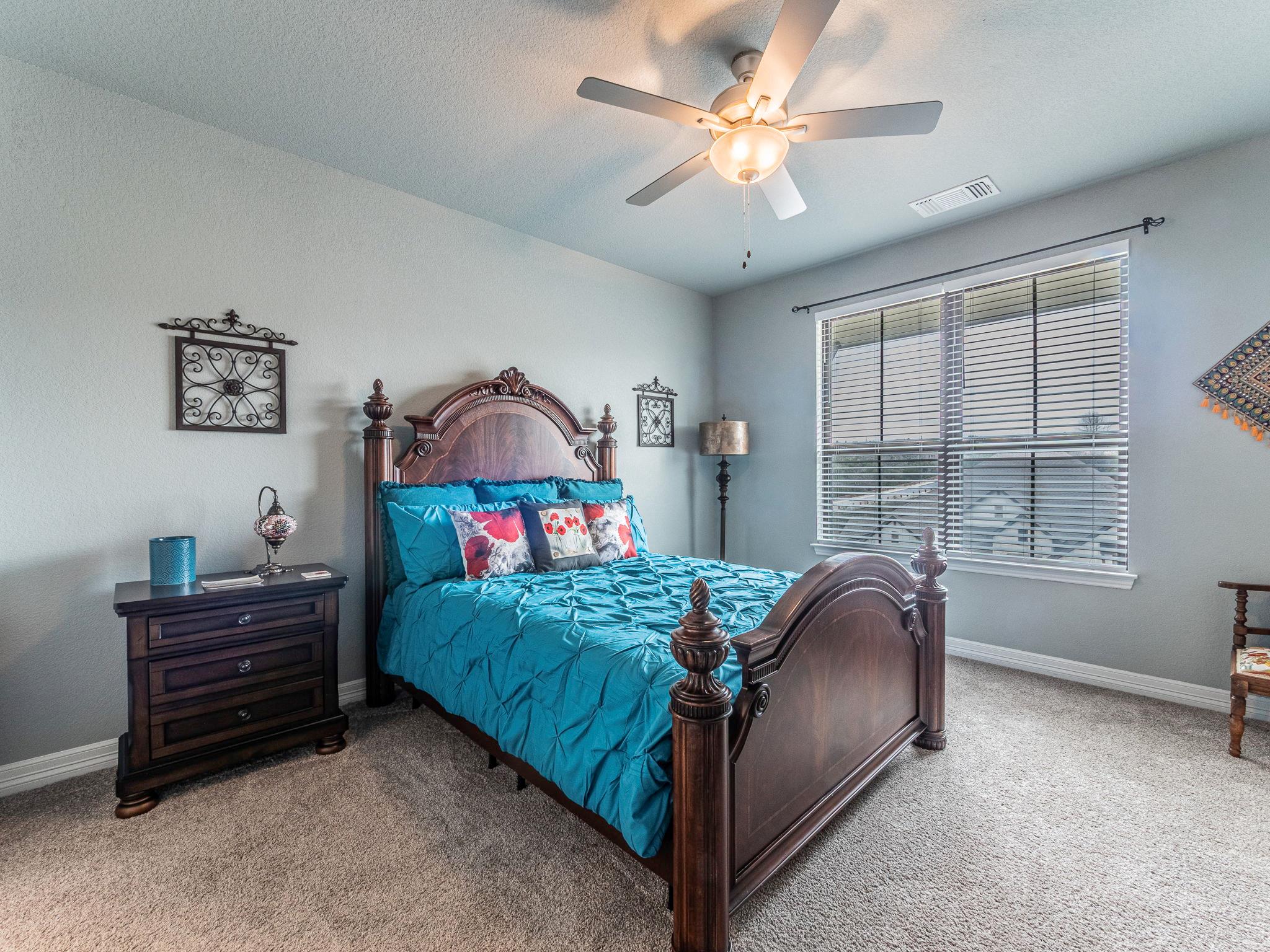 112 HOLLYTREE Ct, Georgetown, TX 78628