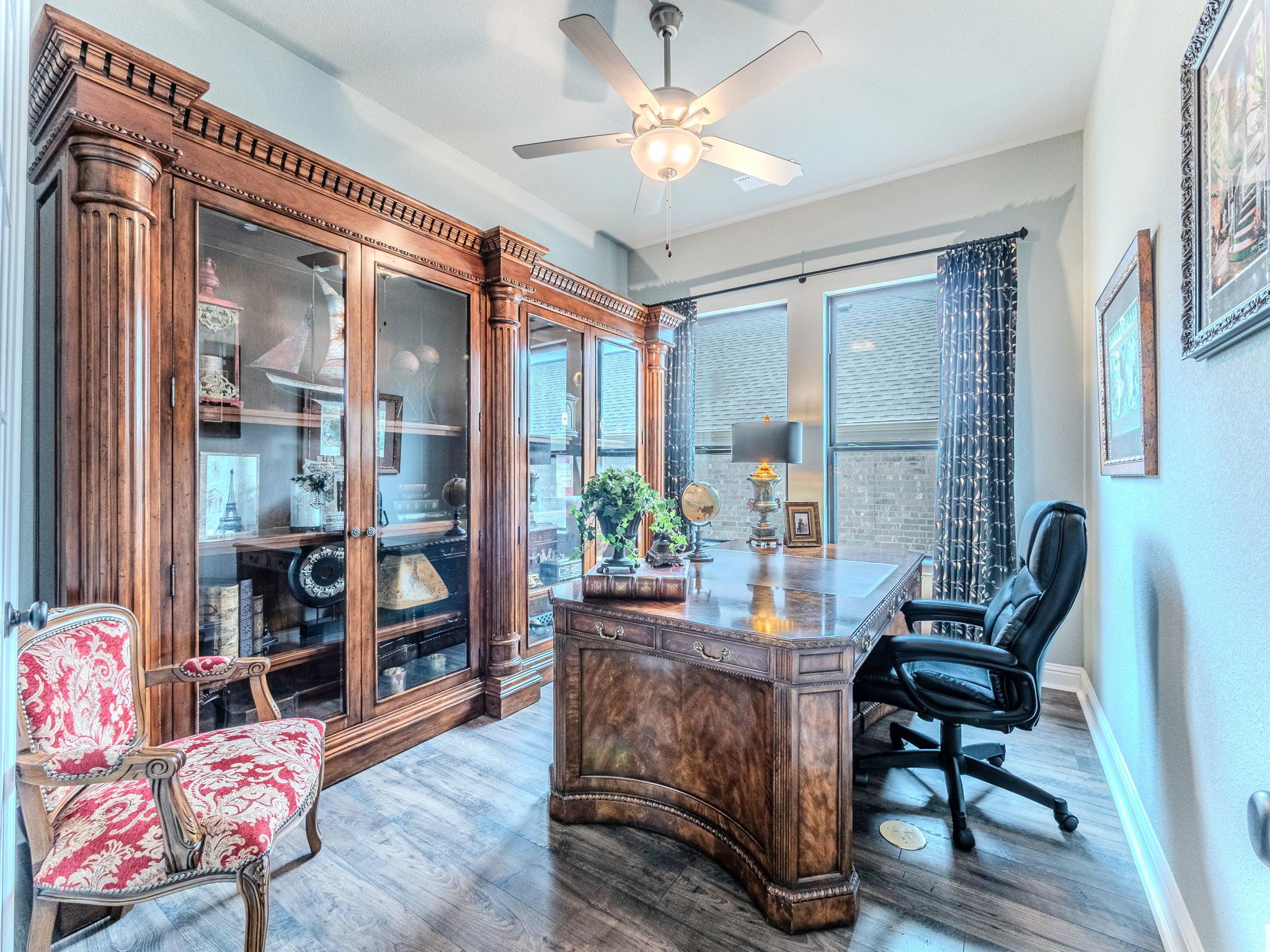 112 HOLLYTREE Ct, Georgetown, TX 78628