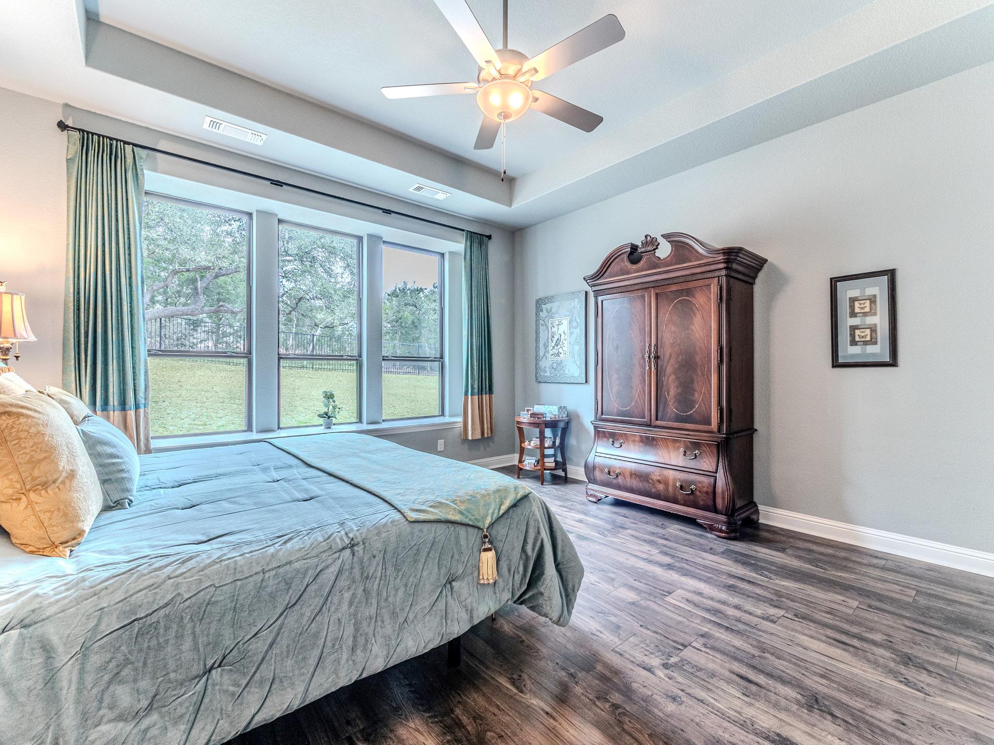 112 HOLLYTREE Ct, Georgetown, TX 78628