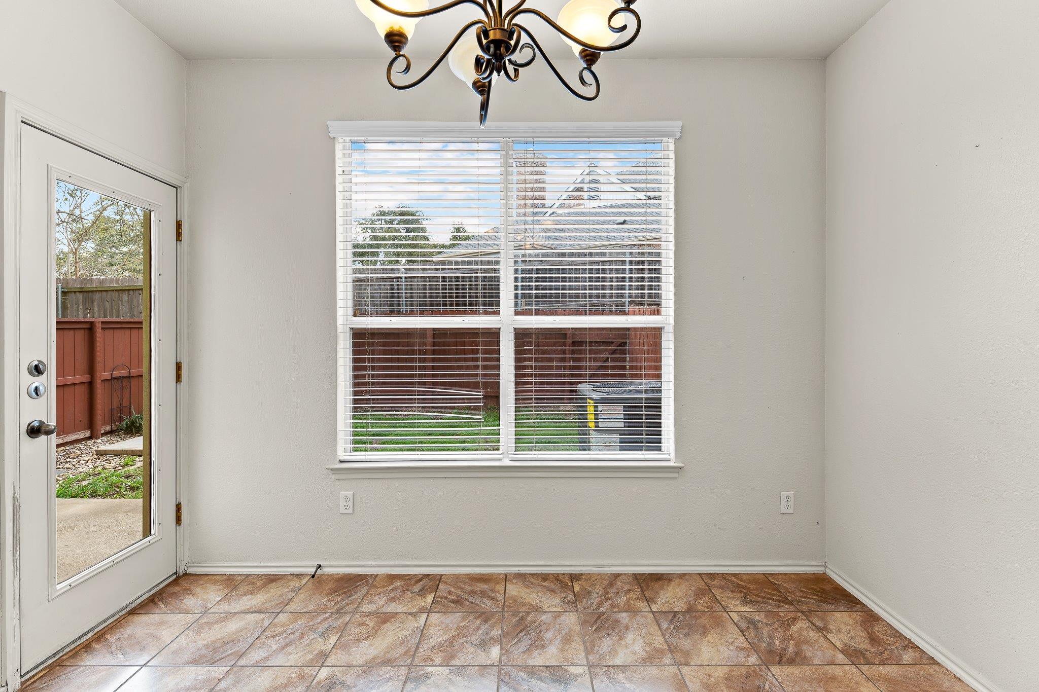 2410 Great Oaks Dr # 202, Round Rock, TX 78681