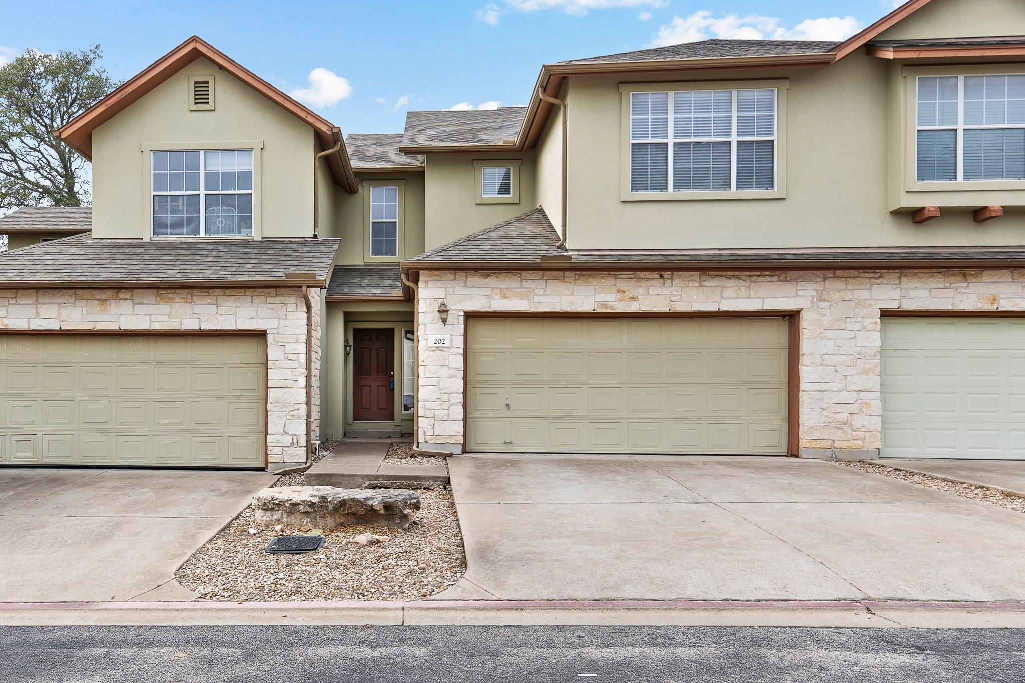 2410 Great Oaks Dr # 202, Round Rock, TX 78681