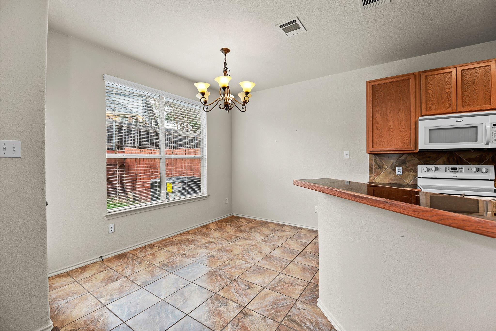 2410 Great Oaks Dr # 202, Round Rock, TX 78681