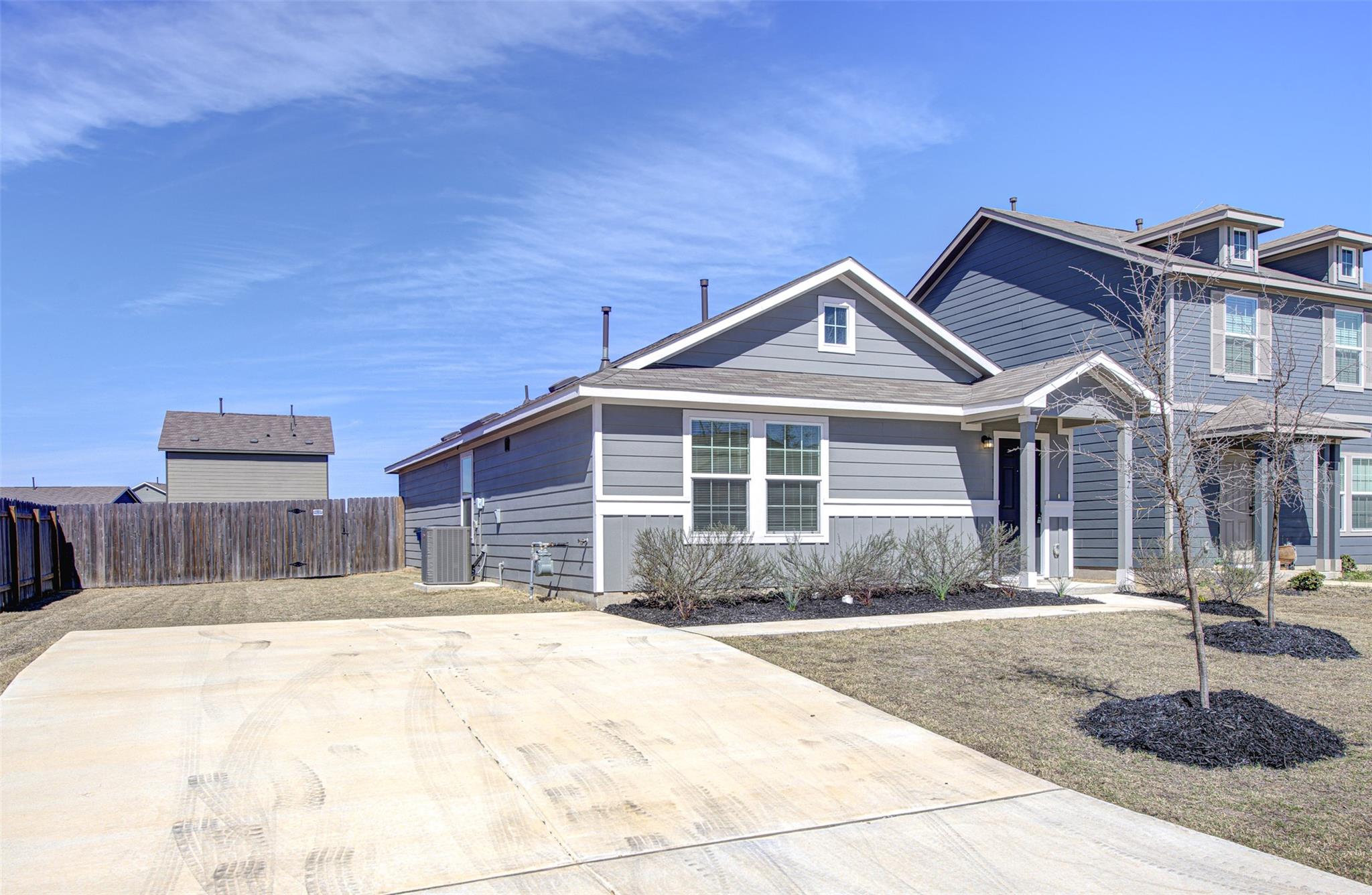 517 Thunderstorm Ave, Lockhart, TX 78644