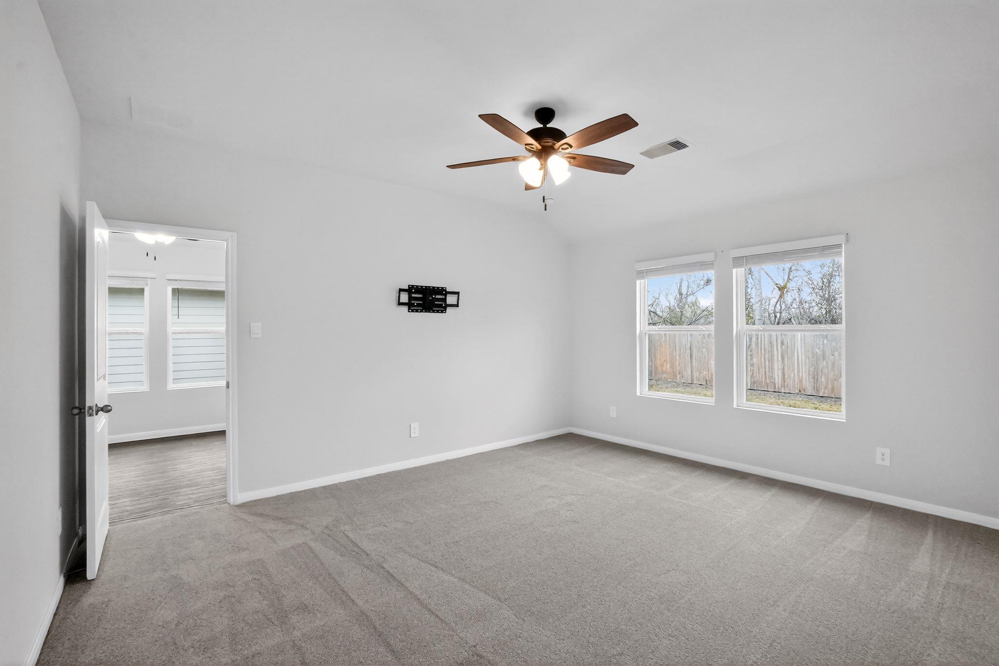 206 ADDISON Pl, Lockhart, TX 78644