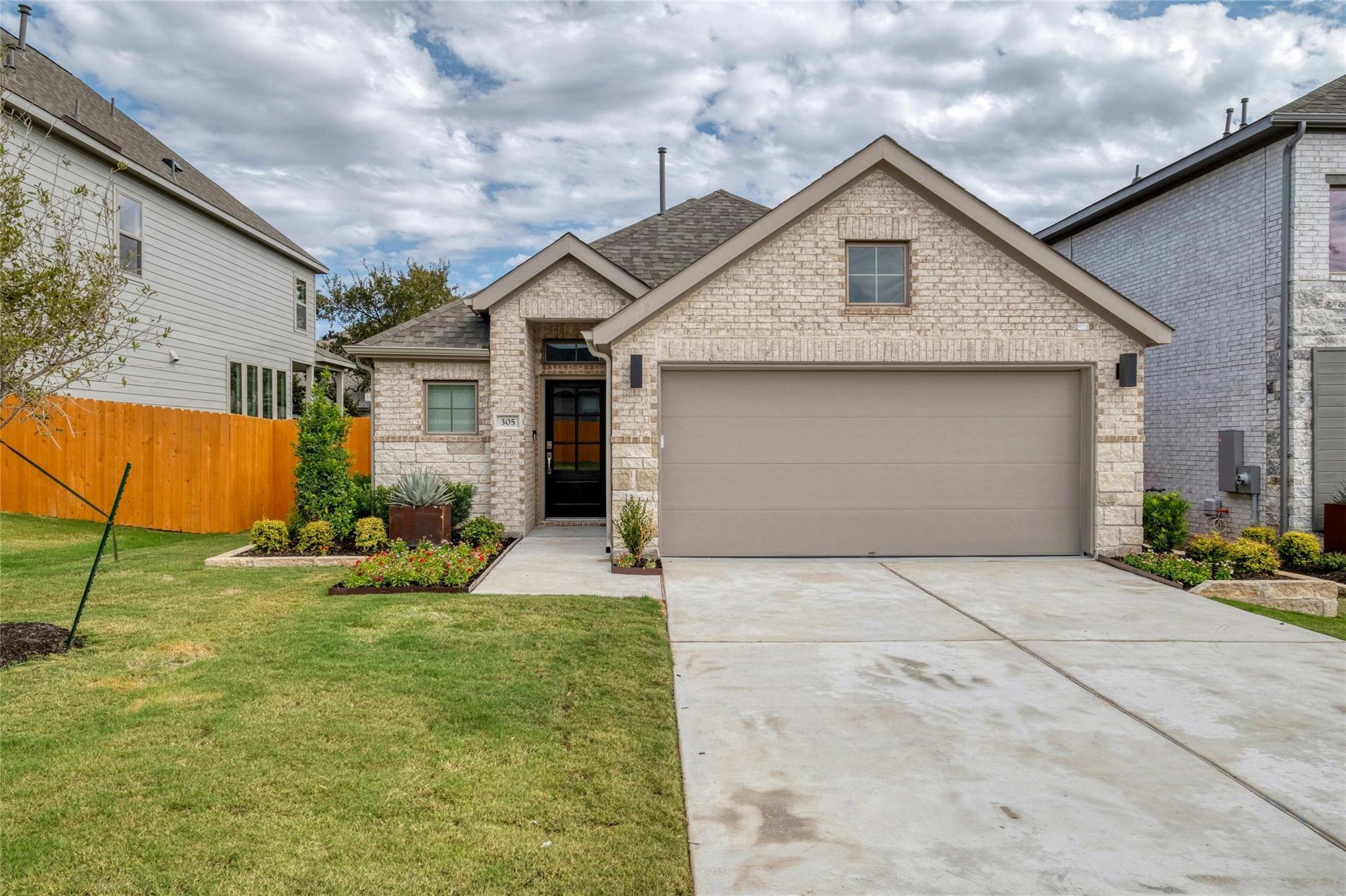 305 Langhorne Bnd, Liberty Hill, TX 78642