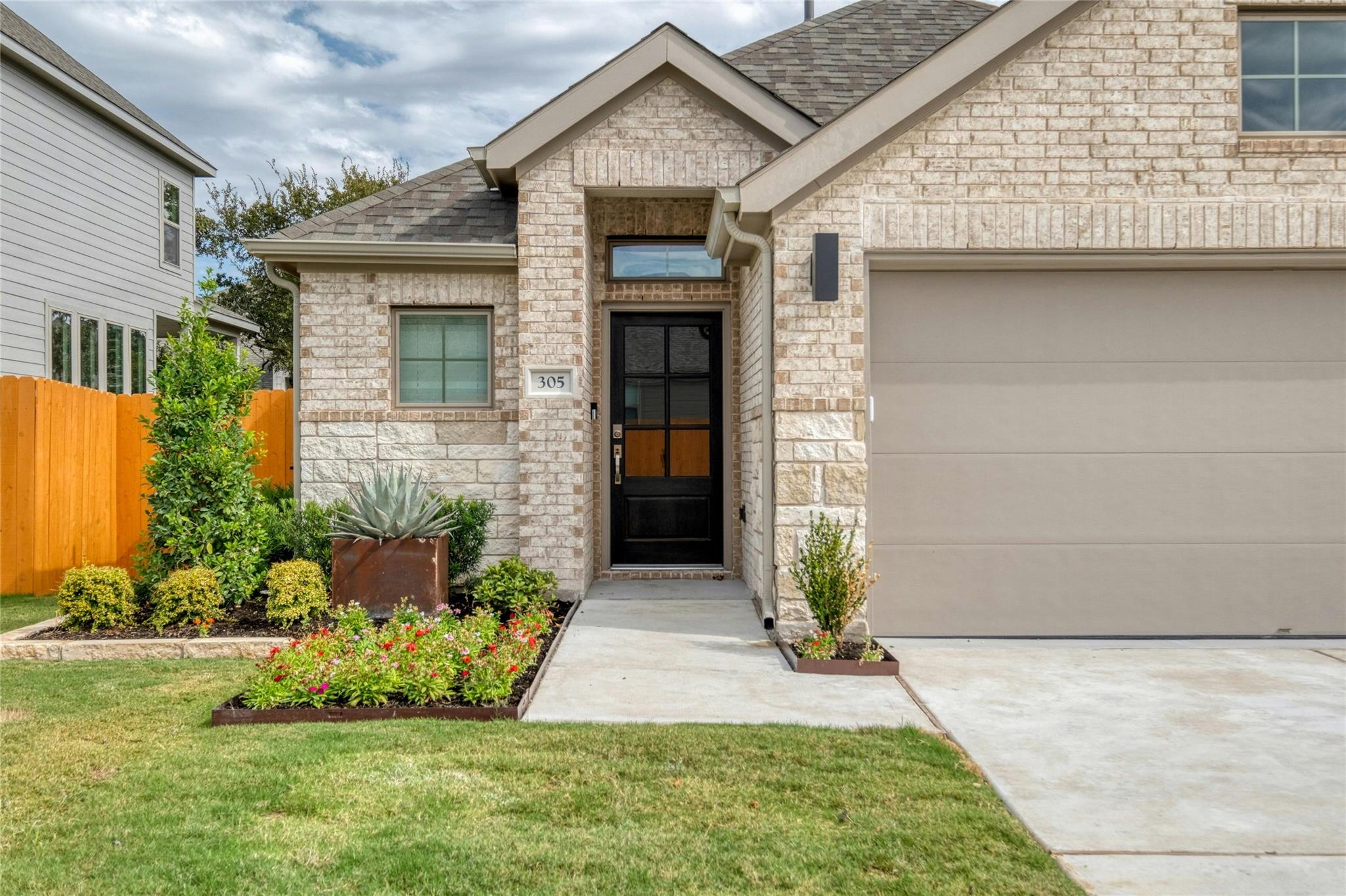 305 Langhorne Bnd, Liberty Hill, TX 78642