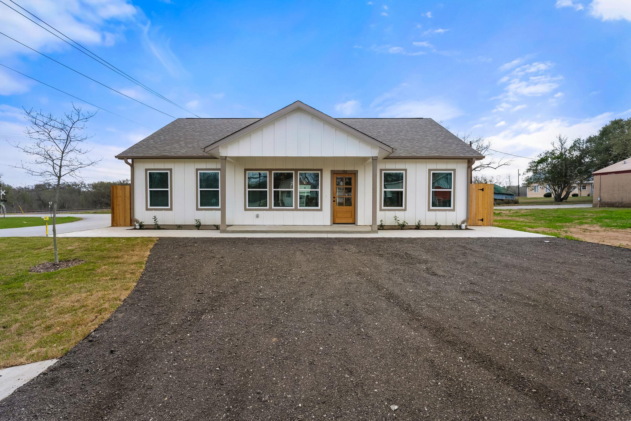 103 Lentz Main St, Red Rock, TX 78662