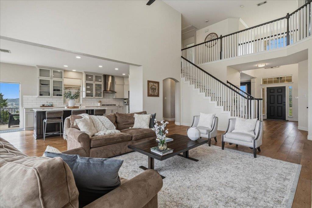 19215 White Horse Cv, Spicewood, TX 78669