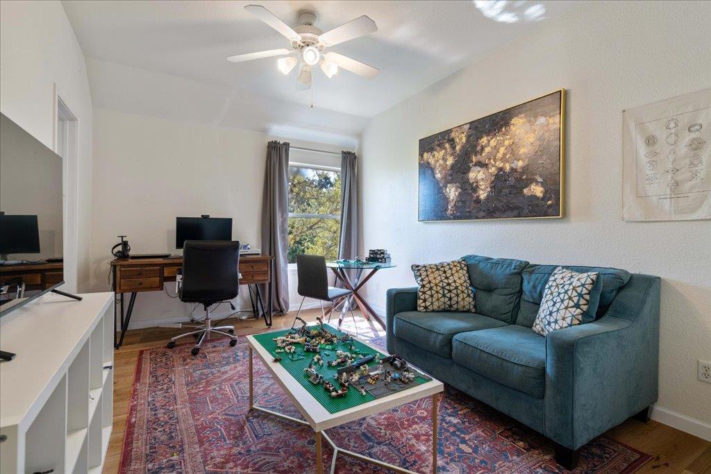 19215 White Horse Cv, Spicewood, TX 78669