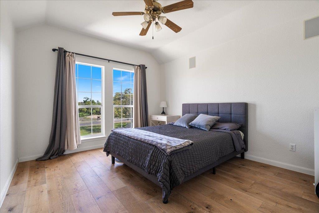 19215 White Horse Cv, Spicewood, TX 78669