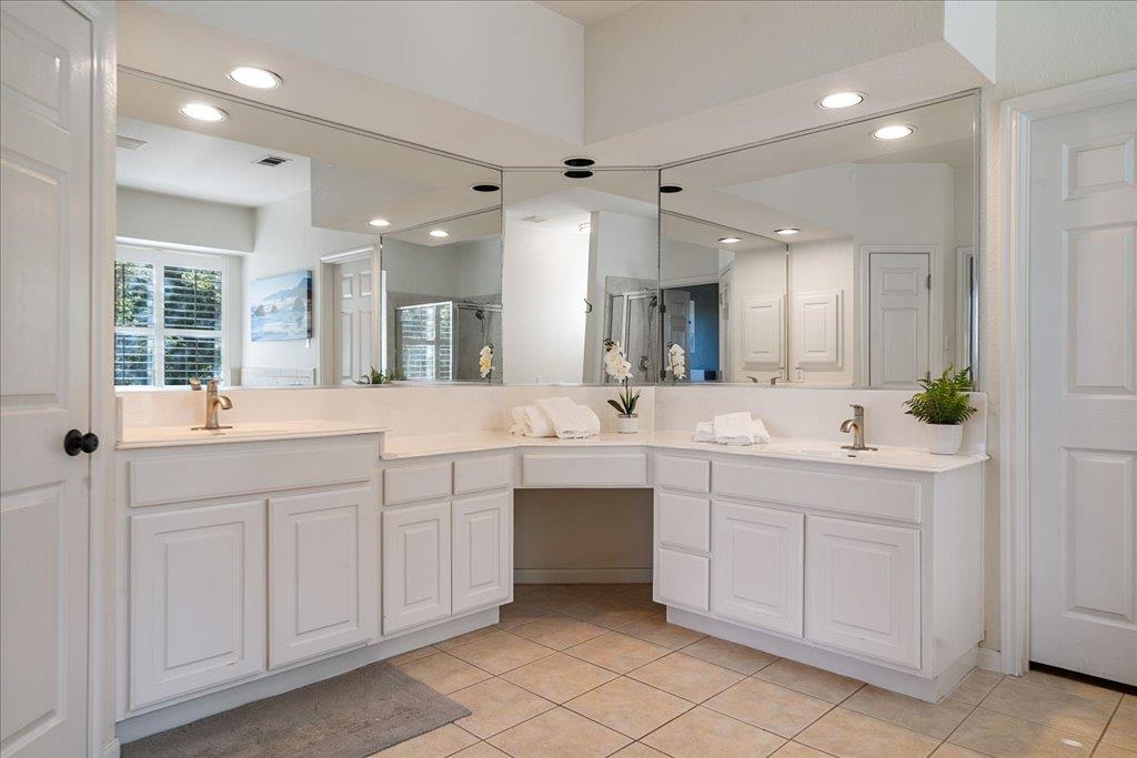 19215 White Horse Cv, Spicewood, TX 78669