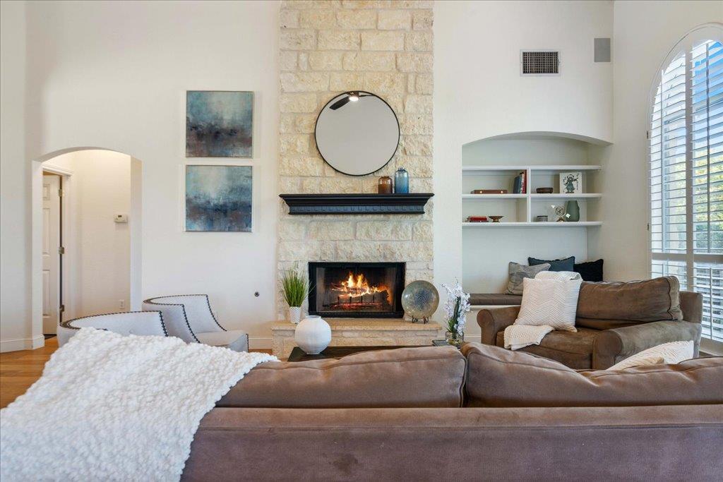 19215 White Horse Cv, Spicewood, TX 78669