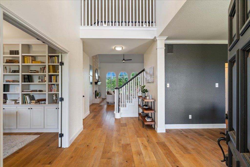 19215 White Horse Cv, Spicewood, TX 78669