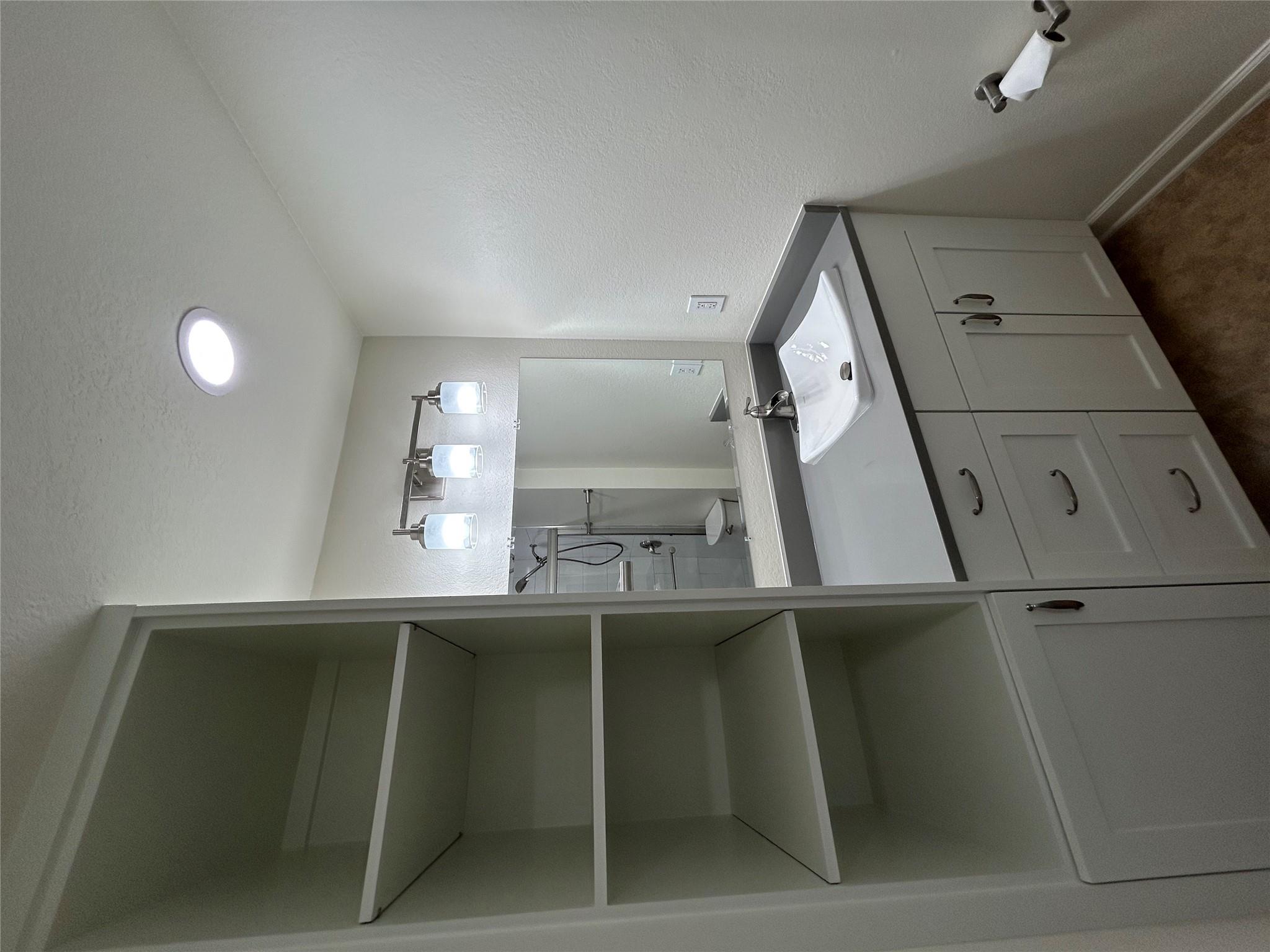 100 Bay Point Dr # 7, Horseshoe Bay, TX 78657