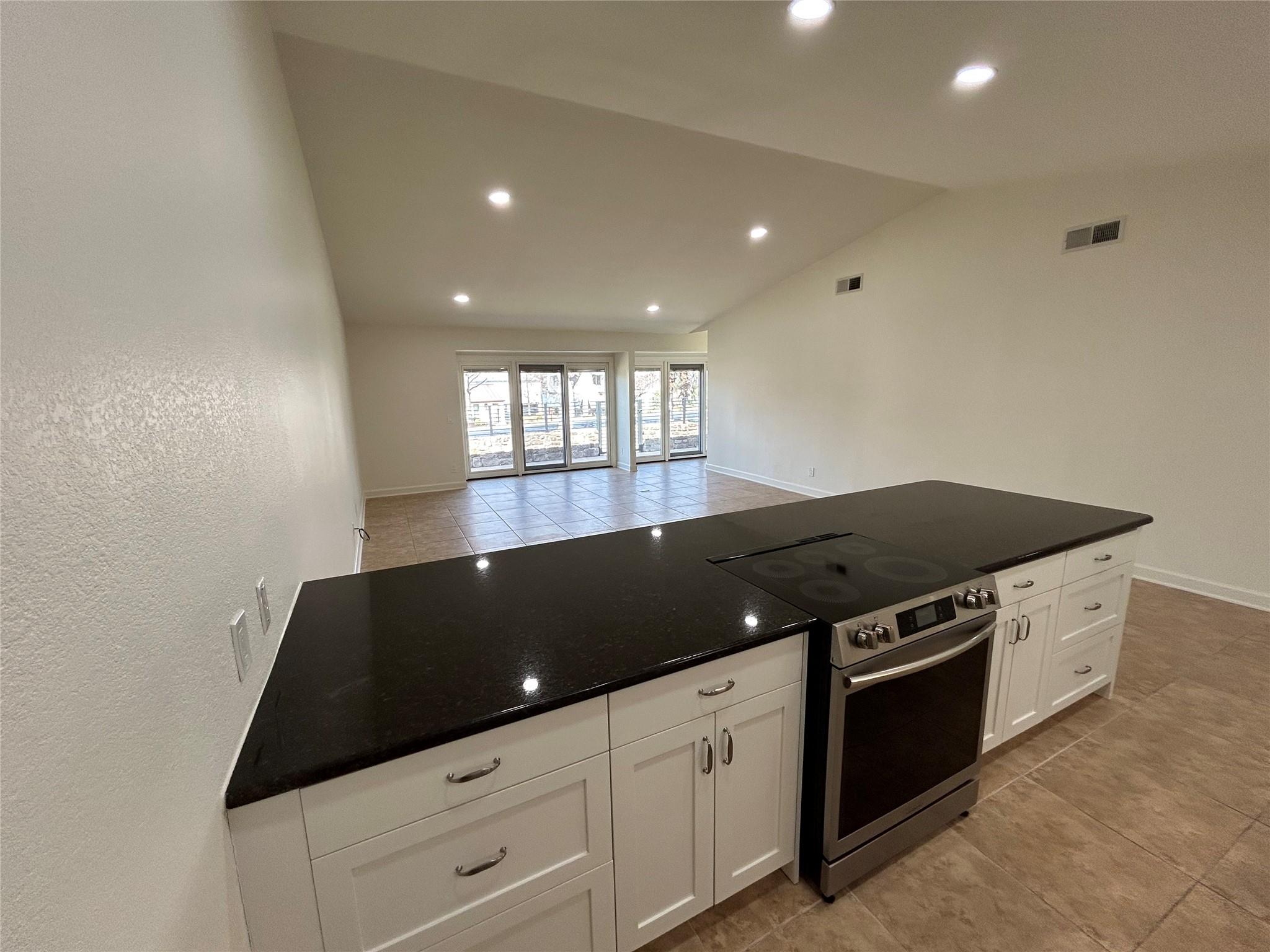 100 Bay Point Dr # 7, Horseshoe Bay, TX 78657