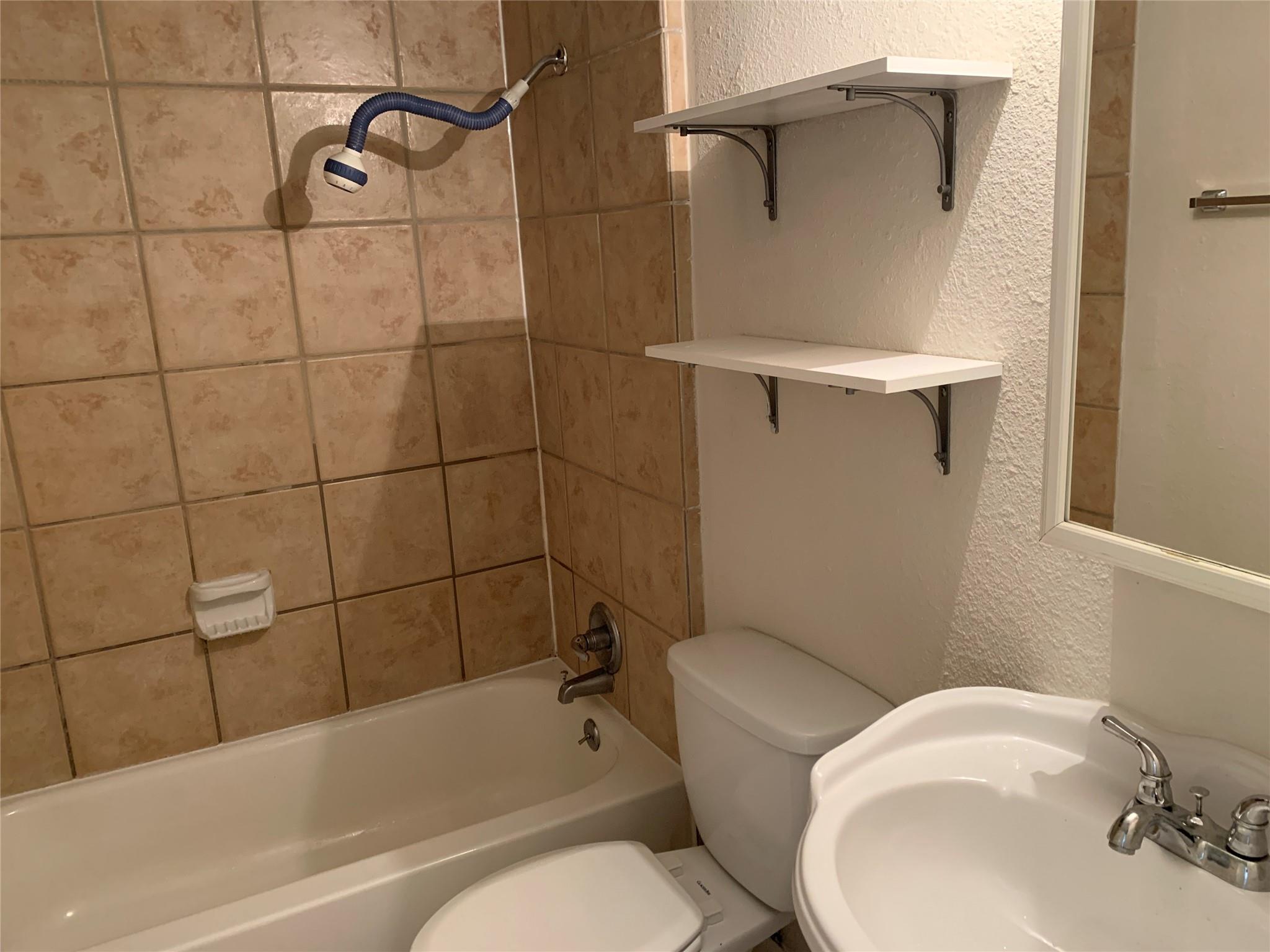 2710 S 1st St # 206, Austin, TX 78704