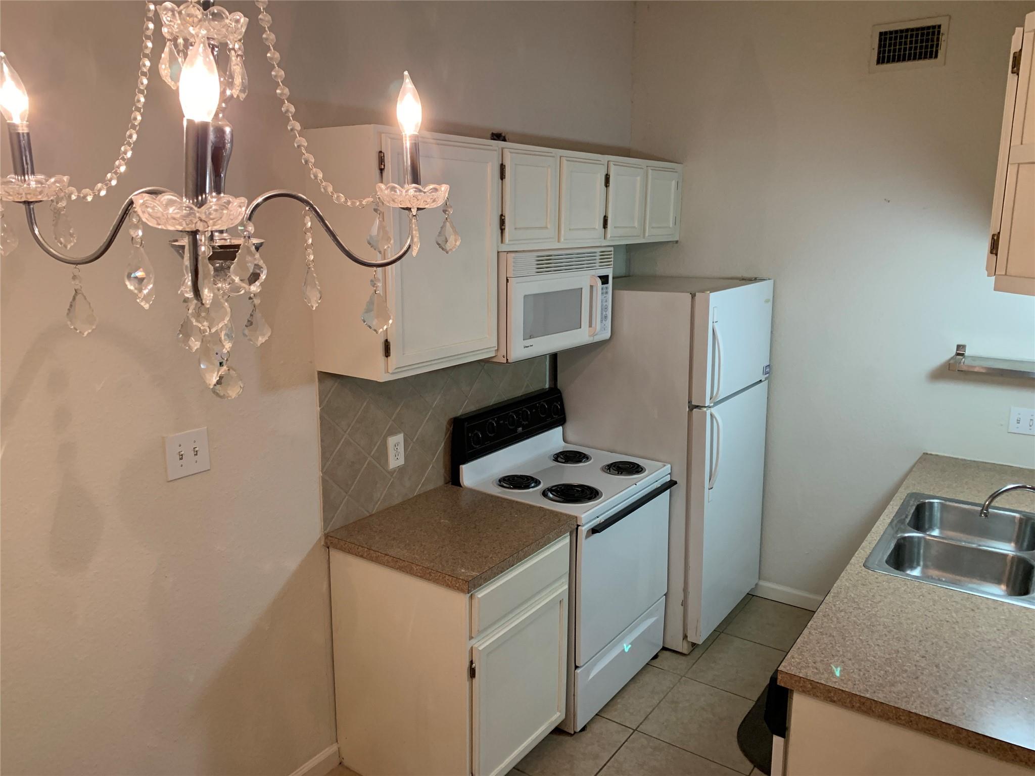 2710 S 1st St # 206, Austin, TX 78704