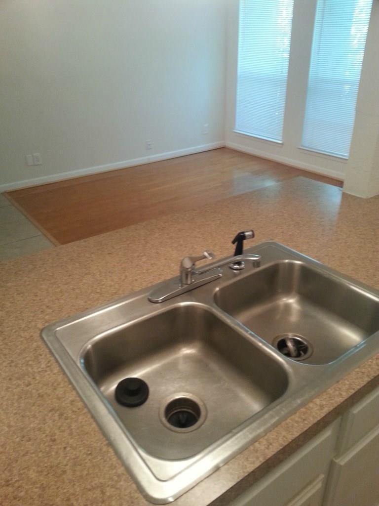 2710 S 1st St # 206, Austin, TX 78704