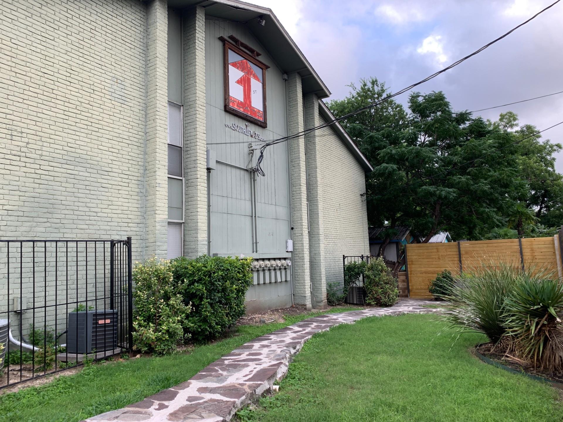 2710 S 1st St # 206, Austin, TX 78704