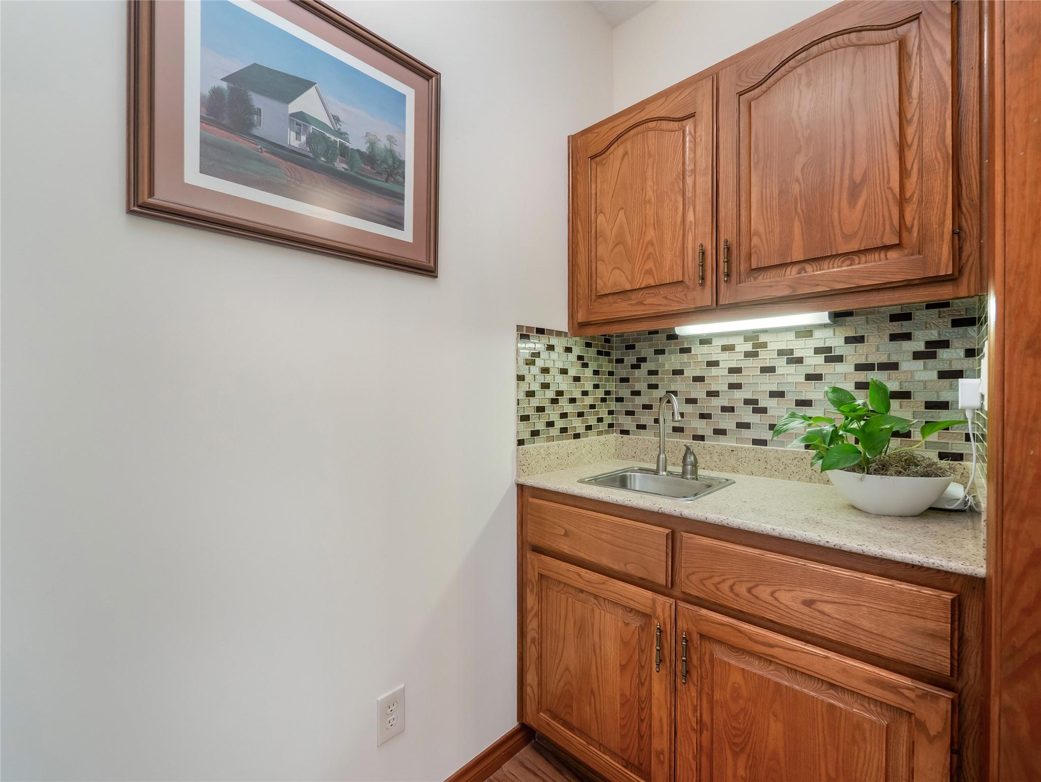 302 S Ridge Cir, Georgetown, TX 78628