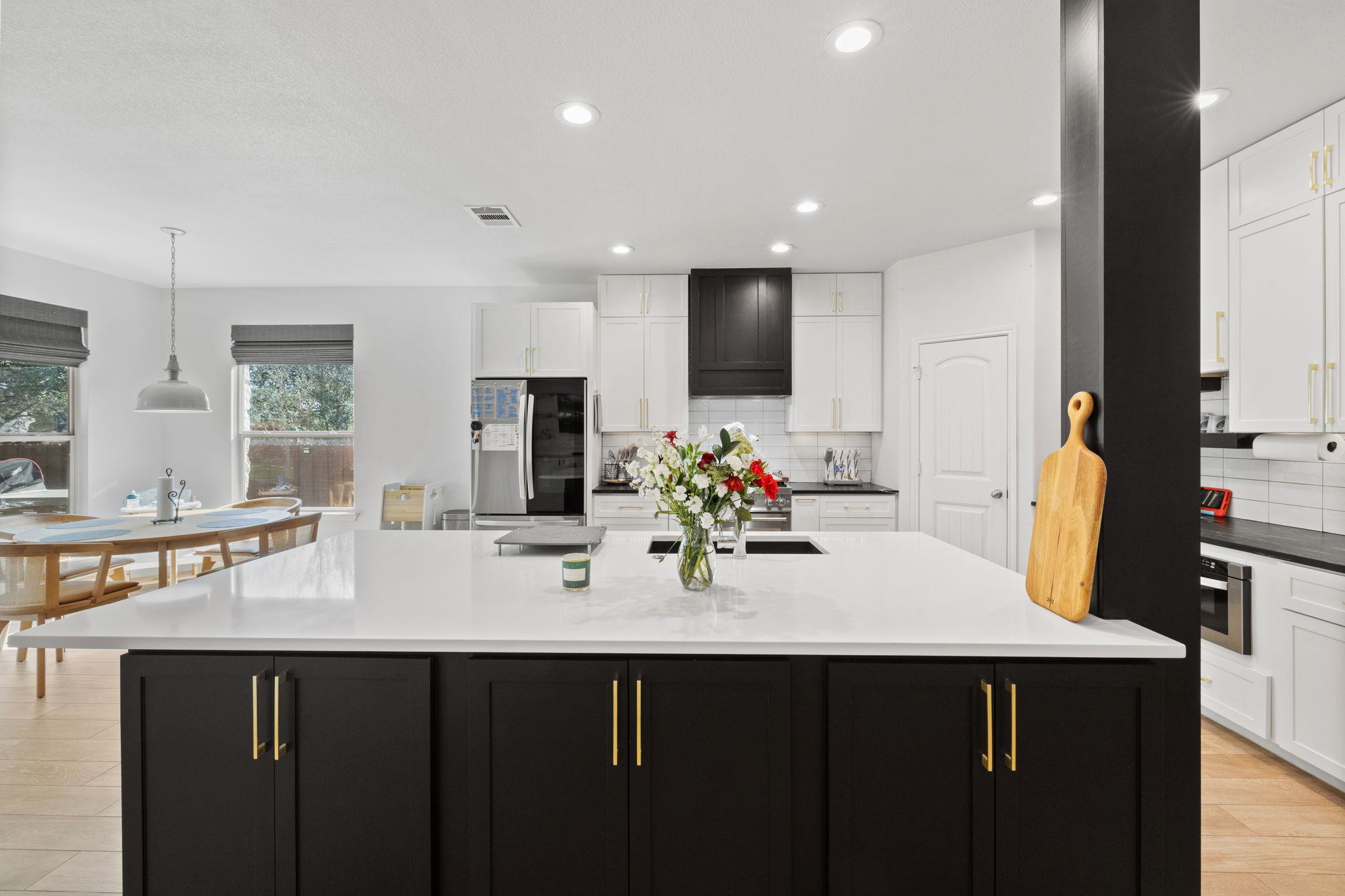 208 Arrezo Ln, Georgetown, TX 78628