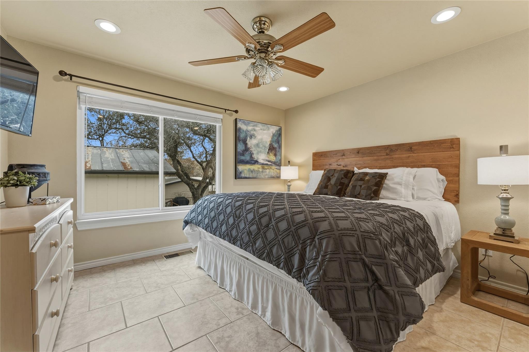 833 Sandy Mountain Dr, Llano, TX 78643