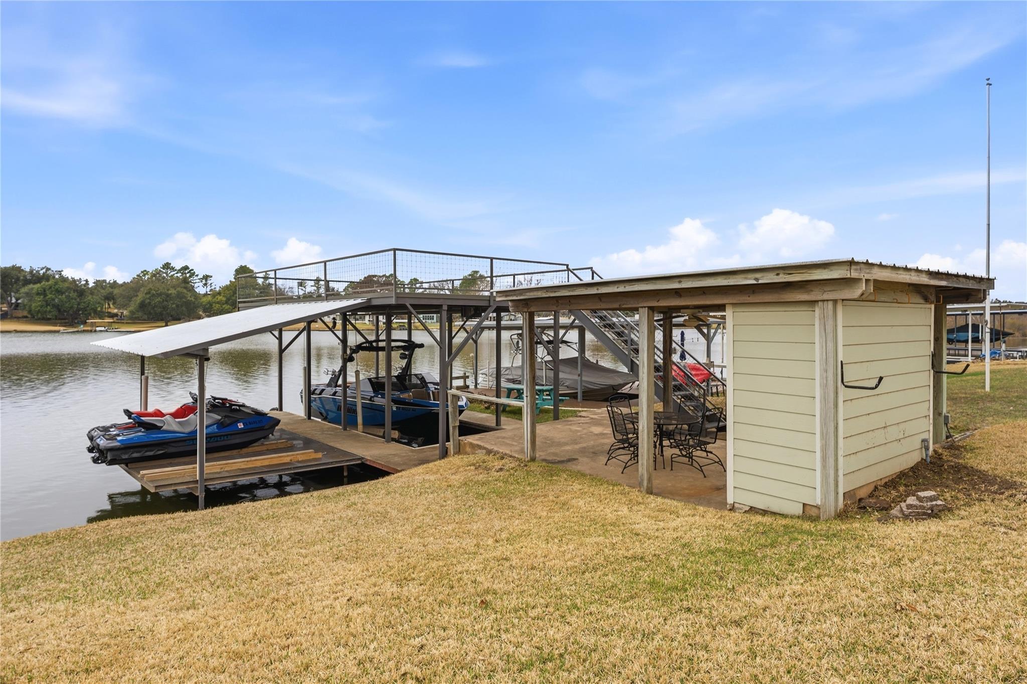 833 Sandy Mountain Dr, Llano, TX 78643