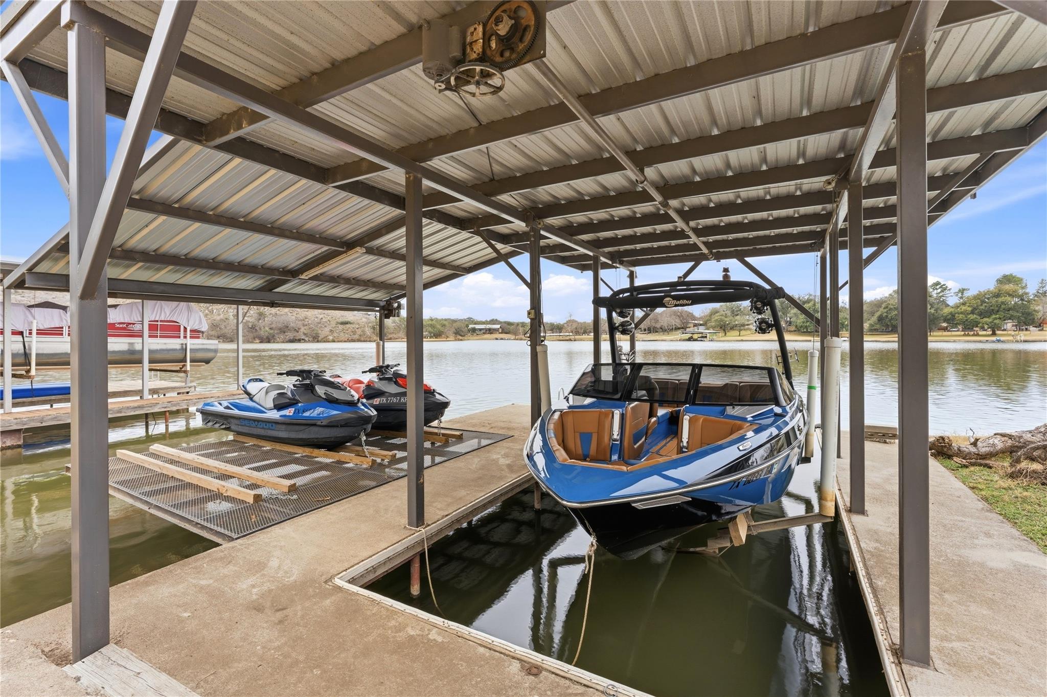 833 Sandy Mountain Dr, Llano, TX 78643