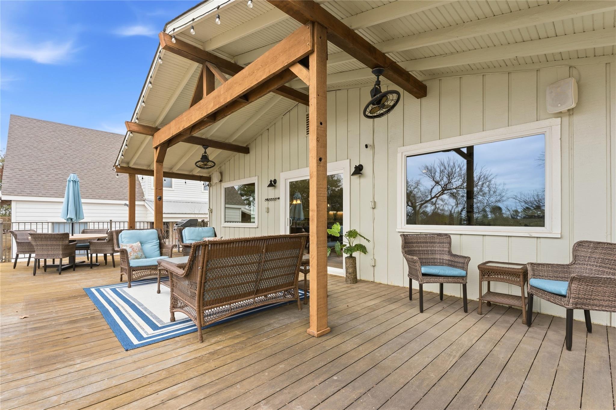 833 Sandy Mountain Dr, Llano, TX 78643