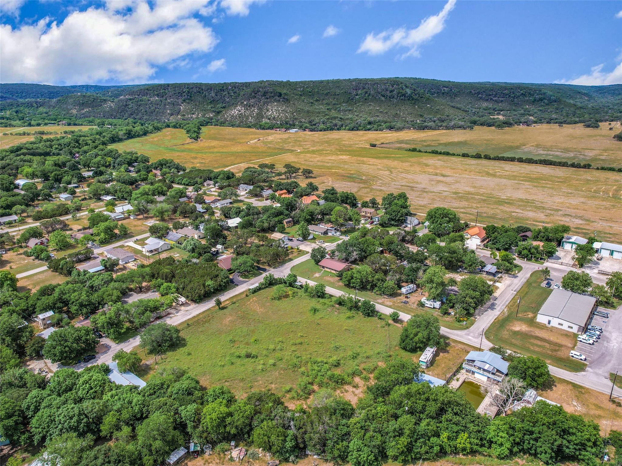 201 Oak Dr, Canyon Lake, TX 78132