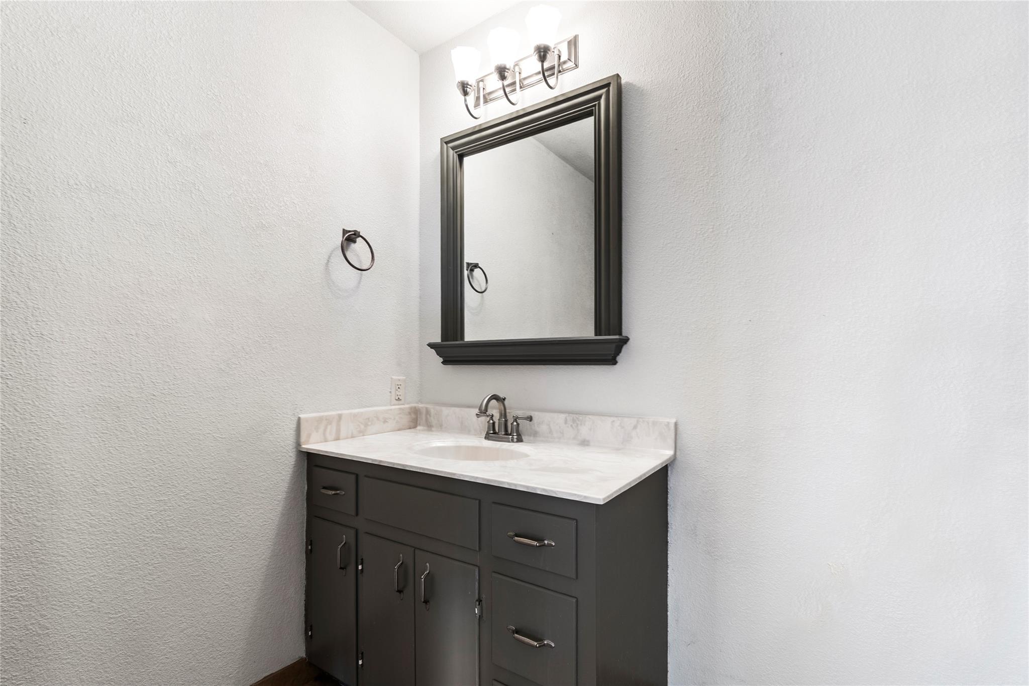 12914 Pfluger Berkman Ln, Coupland, TX 78615