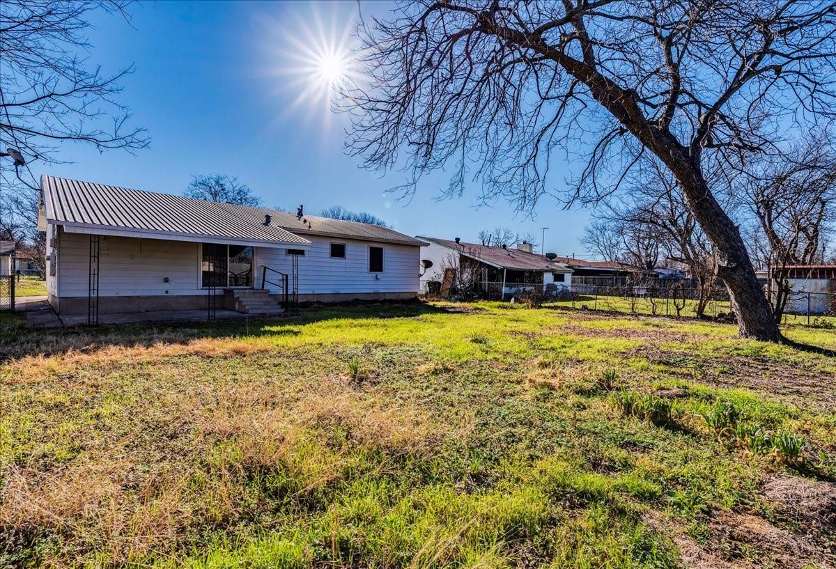 704 S 3rd St, Copperas Cove, TX 76522